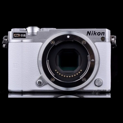 尼康(Nikon) 1 J5 单机 白色(拆机版本) 时尚便携单电 微单数码相机 可配10-30 30-110 10-100镜头 正品国行