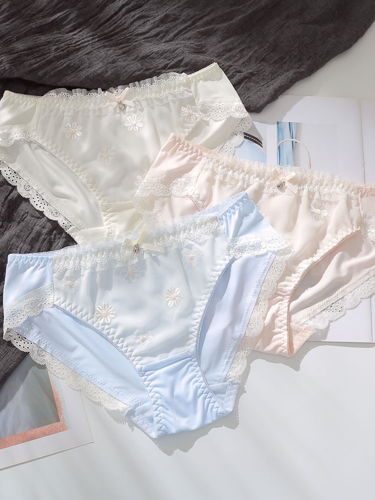 牛奶丝内裤女丝滑日系冰丝中腰软妹浅色日式蕾丝可爱少女舒适裤头参数