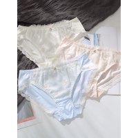 牛奶丝内裤女丝滑日系冰丝中腰软妹浅色日式蕾丝可爱少女舒适裤头