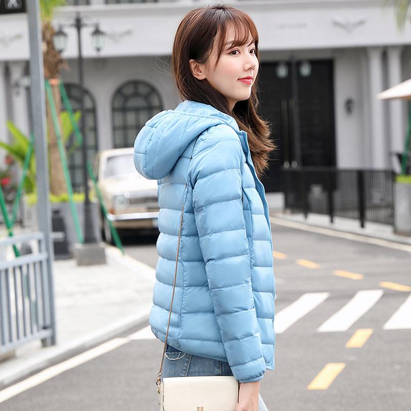 迪鲁奥(DILUAO)40岁50岁妈妈穿的锦纶服轻薄服女士短款2021年新款秋冬季大码白鸭绒薄款外套 水蓝色(连帽) 3XL