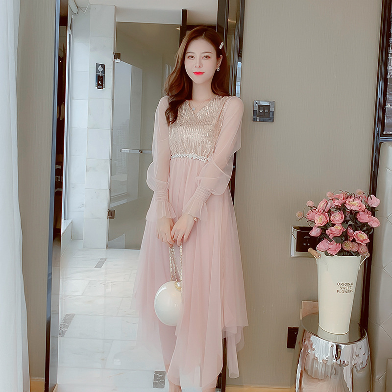 无畏衣衣2020早春新款气质女神范V领亮片网纱连衣裙女中长款喇叭袖女