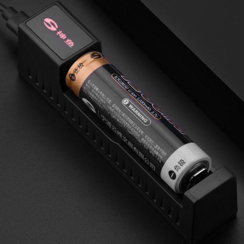 神鱼原装18650型锂电 一节 18650锂电池充电器3.7v/4.