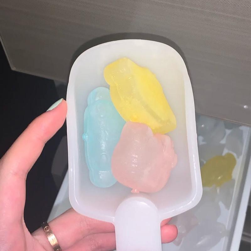 三丽鸥可循环使用冰块12个装 名创优品三丽鸥可循环使用冰块12个装MINISO速冻冰镇神器冰粒家用