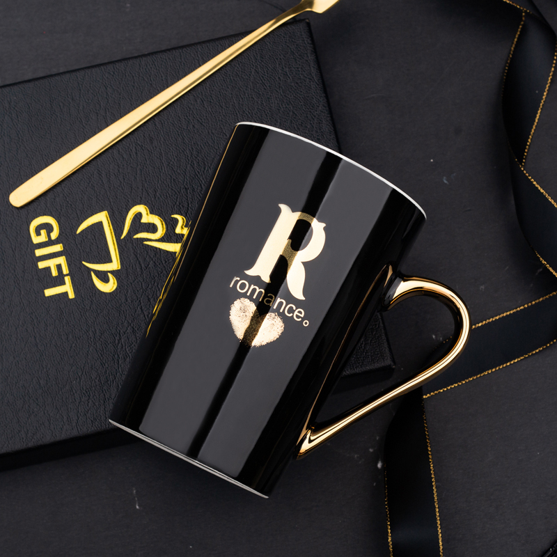 字母C 礼盒装 创意字母杯子陶瓷情侣水杯简约马克杯带盖勺个性咖啡杯男女喝水杯