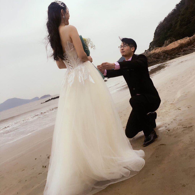 森系轻婚纱礼服2018新款新娘齐地带简约同款显瘦一字肩香槟色