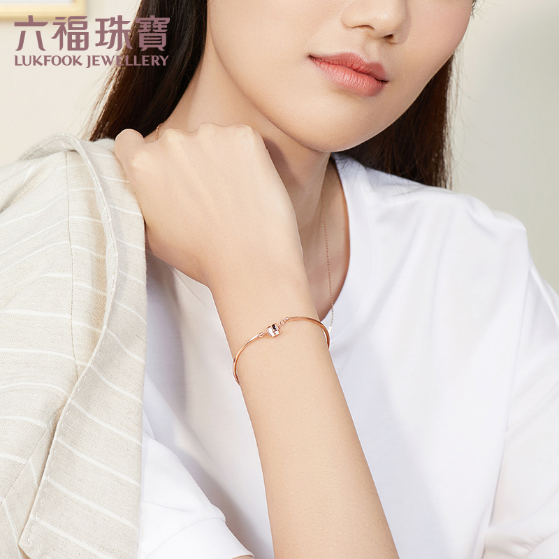 六福珠宝小蛮腰18k金三色珐琅工艺手镯手饰含延长链定价l18tbkb0075r