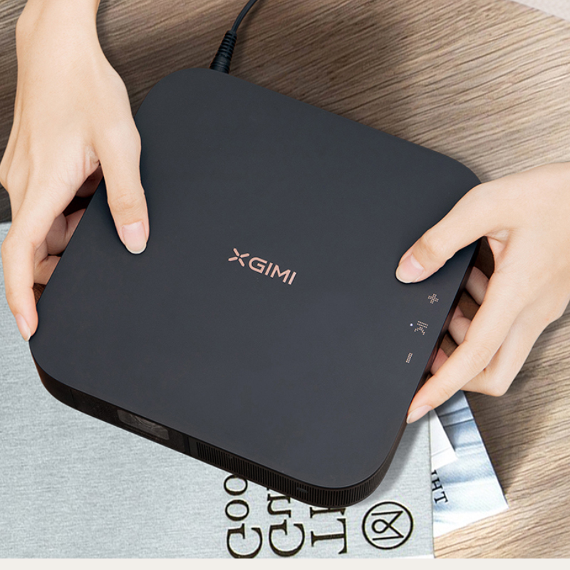 极米(XGIMI)NEW Z6X 投影仪家用 投影机卧室(全自动梯形校正 真实高亮 哈曼卡顿原装音响 手机同屏)
