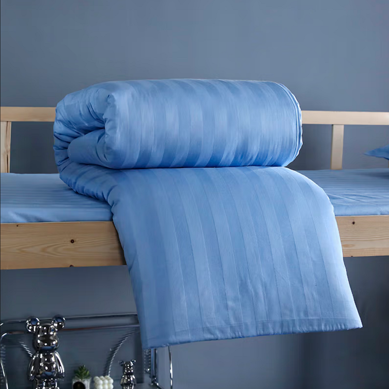 洛菲源 蓝色缎条床上用品三件套 (床单160*230cm被套160*225cm 枕套55*85cm) 套高清大图