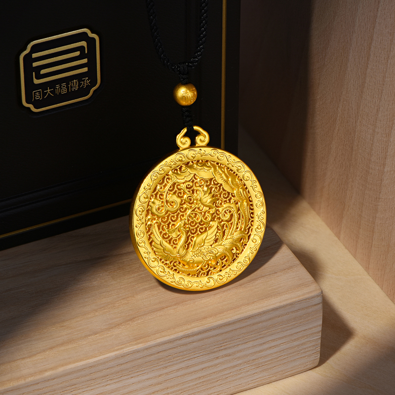 周大福传承系列镂空凤栖梧桐金足金黄金吊坠计价(工费:5480元) f21