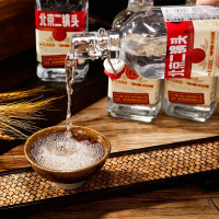 永丰牌北京二锅头 出口型小方瓶 清香型白酒 42度500ml*6瓶装( 红蓝绿三种颜色随机发货)
