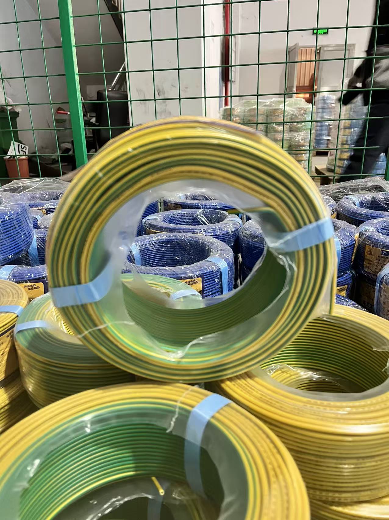 神通光电 铜芯聚氯乙烯绝缘软电缆 BVR2.5 卷高清大图