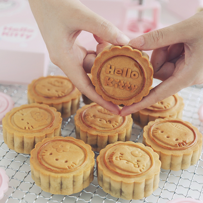 学厨HELLO KITTY 烘焙工具 冰皮月饼模具手压式家用绿豆糕点心压花立体团圆款8花片套装 75gKT7049