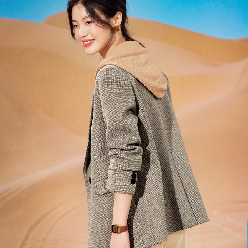 高级感长袖西装外套女休闲2022秋季新款设计感减龄假两件连帽卫衣商务