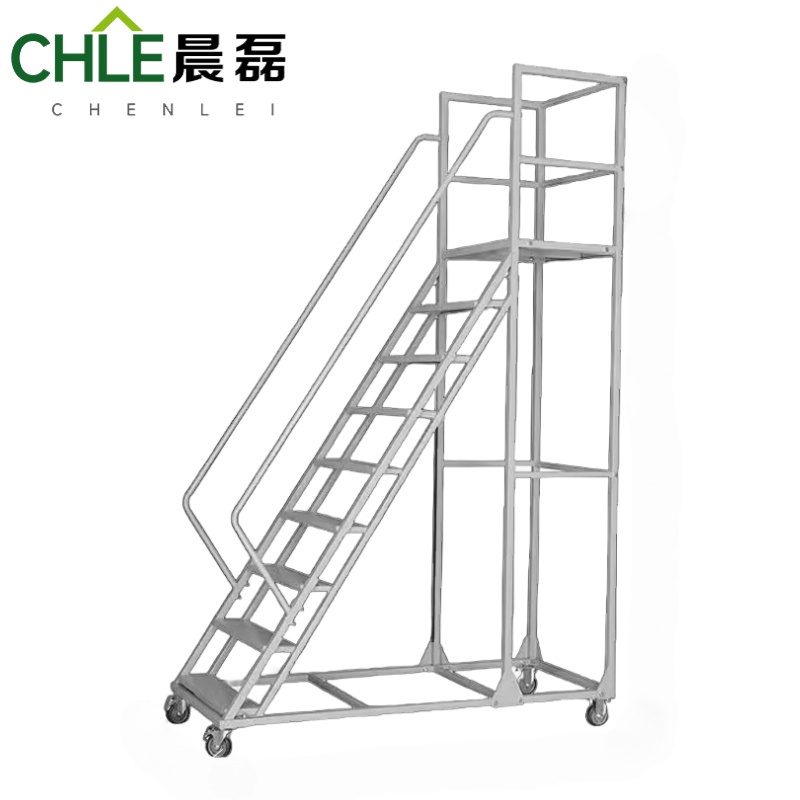 晨磊登高梯7步/个