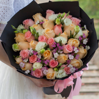 鼎卉鲜花 女神节礼物 33朵混搭玫瑰花束热卖款 送女友爱人生日表白 祝福 全国市区免费配送【宠爱】33朵混搭玫瑰花束