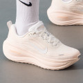 耐克（NIKE）女鞋新款Vomero Plus缓震耐磨运动鞋时尚休闲跑步鞋HV8154-801 ZP