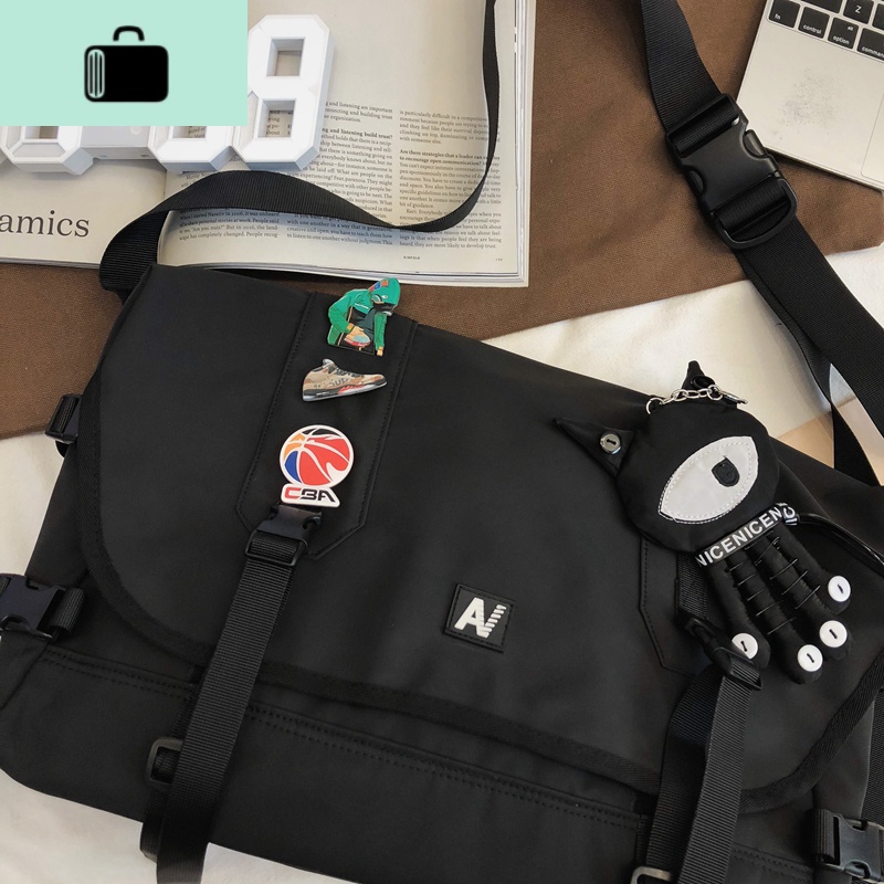 斜挎包男士潮牌机车包日系学生大容量休闲运动挎包女单肩邮差包NEW LAKE 黑色(送挂件)