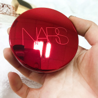 纳斯(NARS)裸光奇肌气垫粉饼 霓光炫红版#Finland(12g)SPF23/PA++ 肤色 各种肤质 定妆