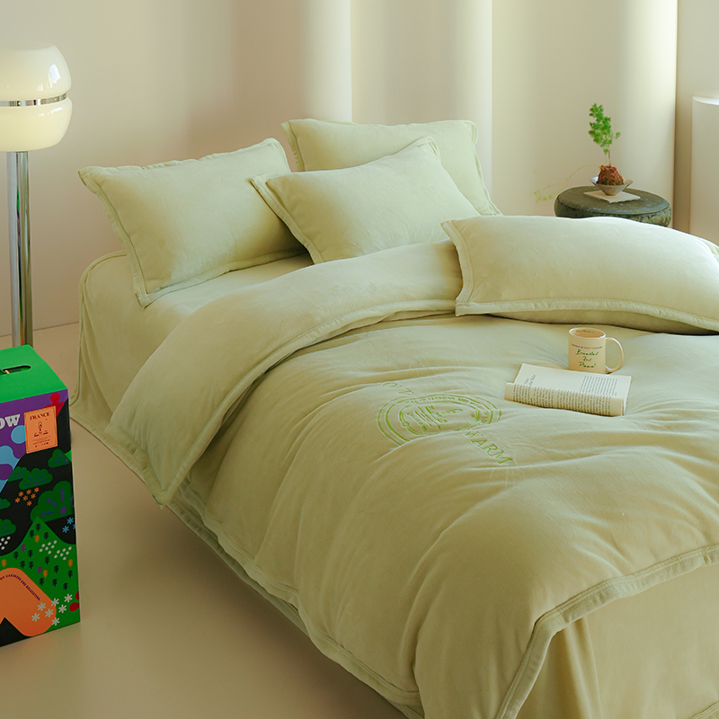 Z.M.N.(法国啄木鸟)松雪绒绣花牛奶绒四件套-舒法特ZHT-0043高清大图