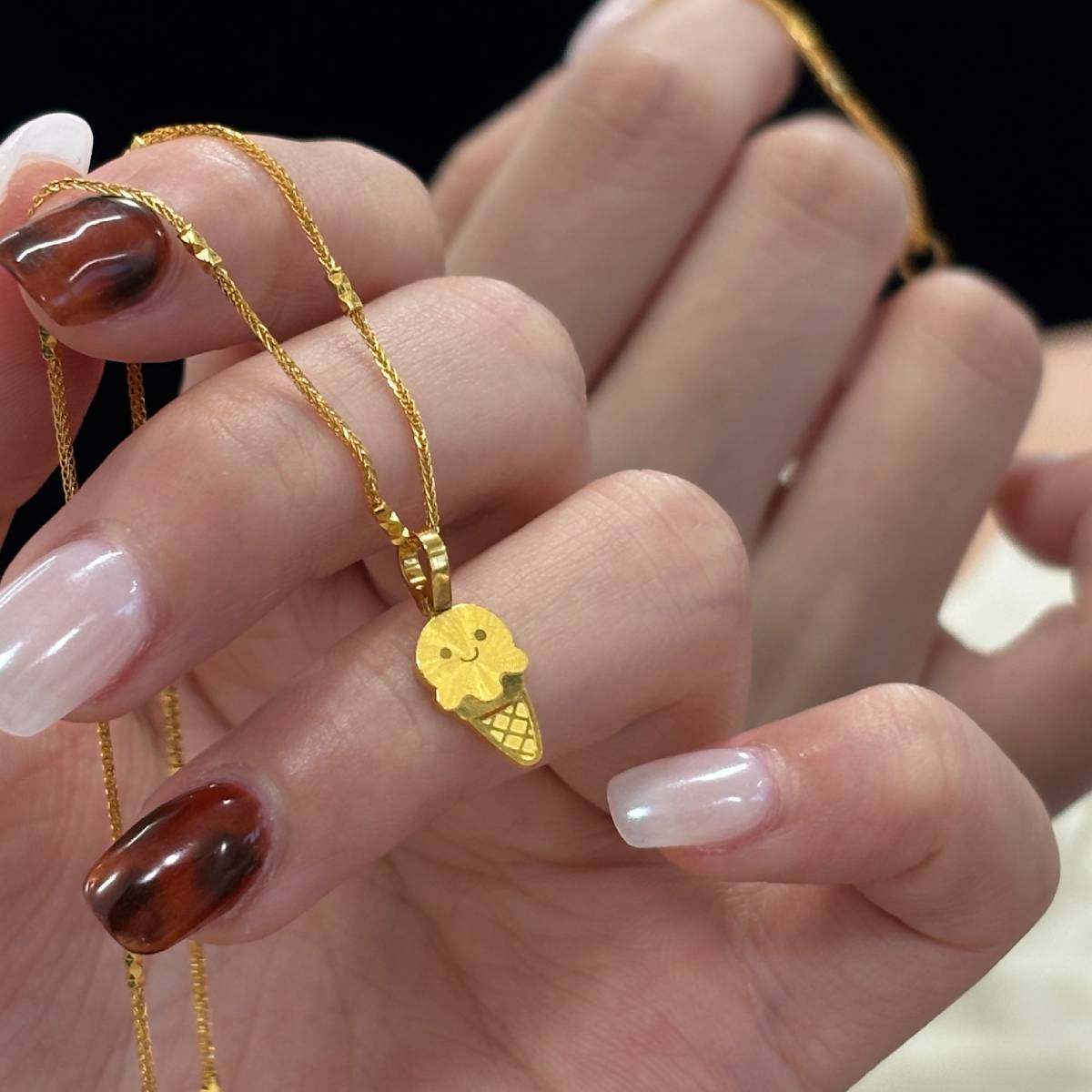 周大福ING系列冰淇淋足金黄金吊坠女计价(工费180元)F237852新品高清大图