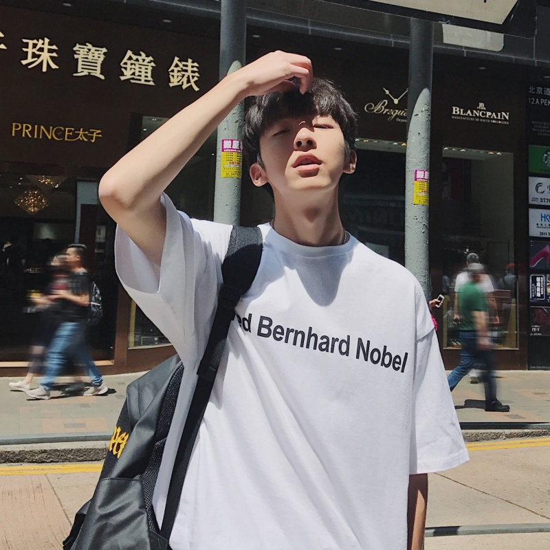 港风复古印花圆领短袖T恤夏季年轻青年宽松半袖打底衫男生上衣