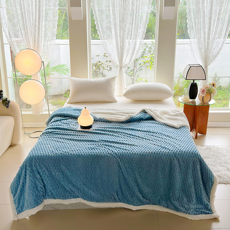 天山柔亲肤豆豆绒多功能毛毯