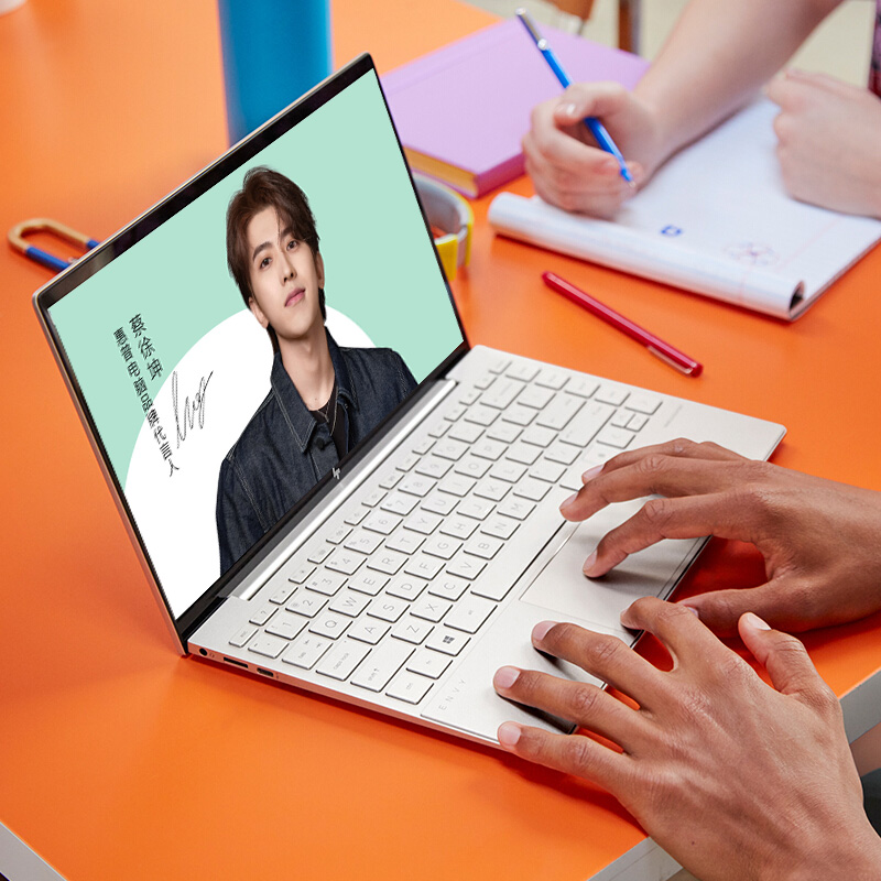 惠普(HP)ENVY13-ba0017TU笔记本电脑13.3英寸酷睿i7学生电脑网课办公轻薄本设计师本(i7-1065G7 8G内存 1T固态硬盘 高色域)月光银高清大图