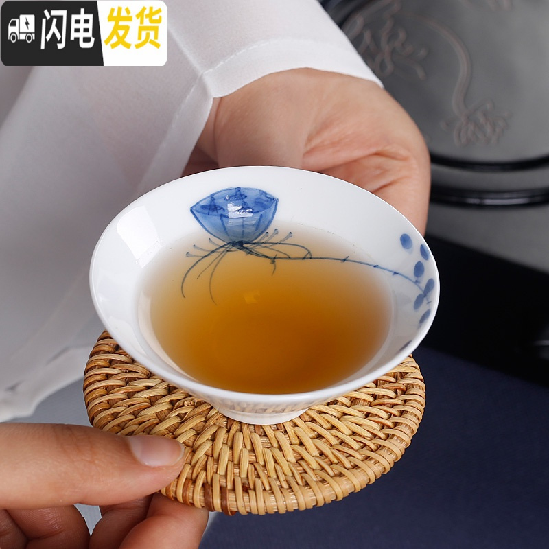 三维工匠手绘斗笠杯薄胎单个小茶杯陶瓷单只品茗杯青花瓷主人杯功夫茶单杯 小口手绘斗笠鱼杯一尾高清大图