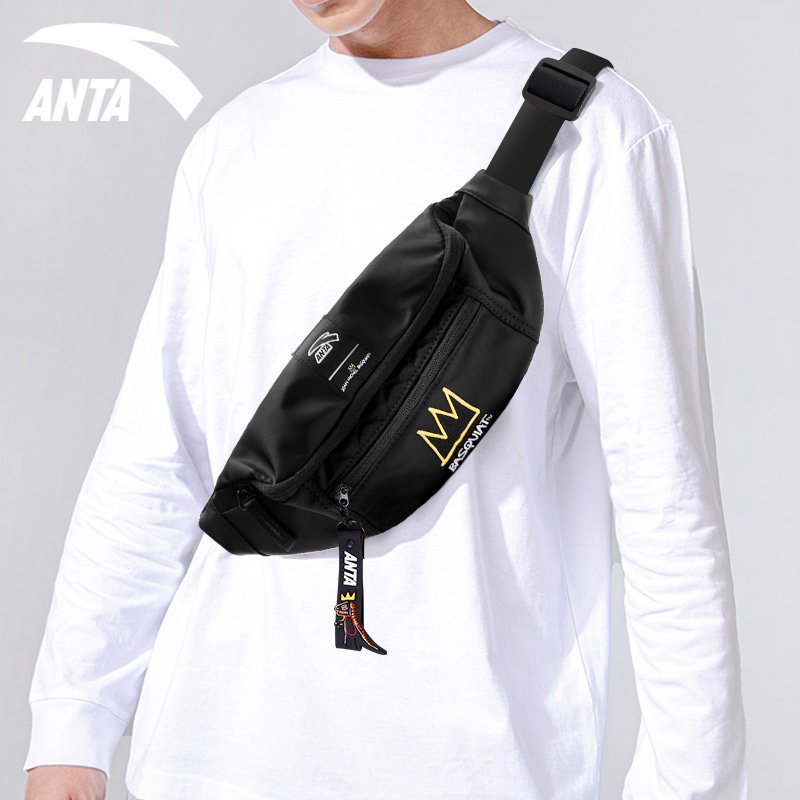 安踏运动胸包男女同款basquiat巴斯奎特联名款情侣斜挎包单肩包潮