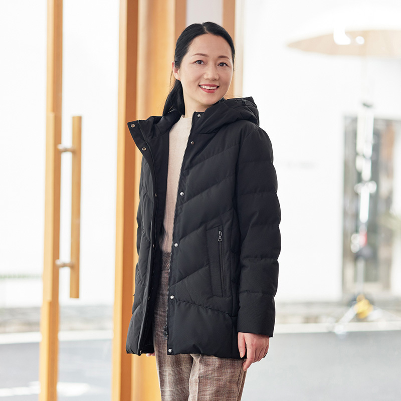坦博尔新款羽绒服女妈妈款连帽大码宽松冬季中老年保暖外套