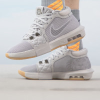 耐克(NIKE)LEBRON WITNESS VIII EP男子低帮实战运动篮球鞋 FB2237-003