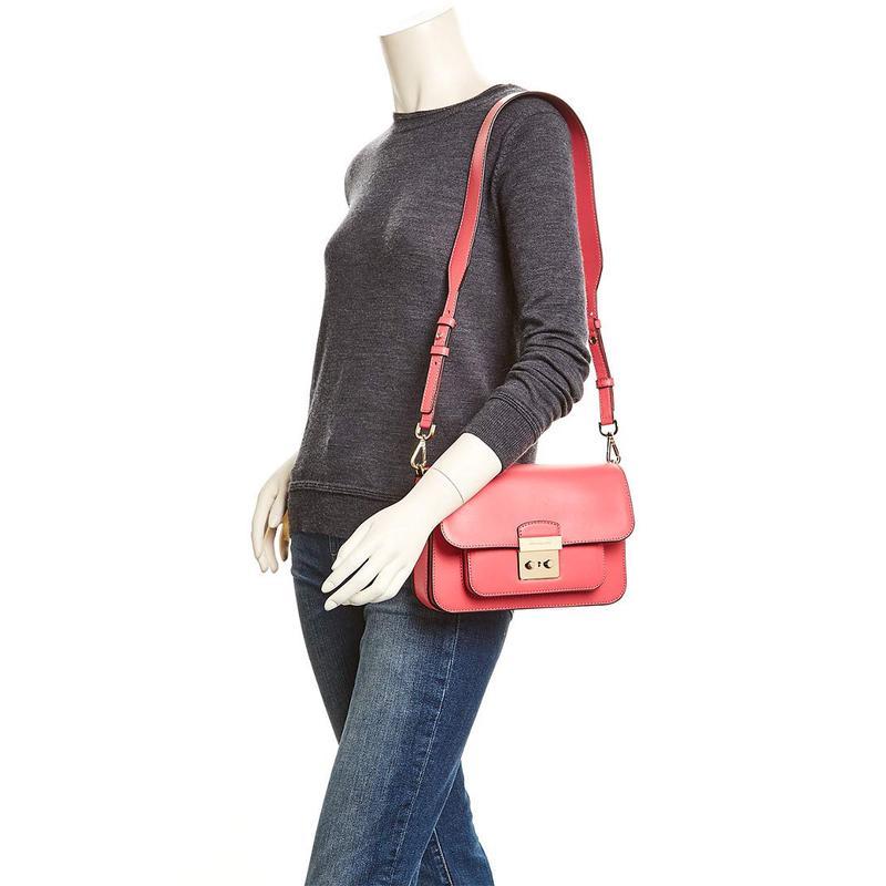 迈克·科尔斯(MICHAEL KORS)红色真皮单肩包金属硬件多隔层实用百