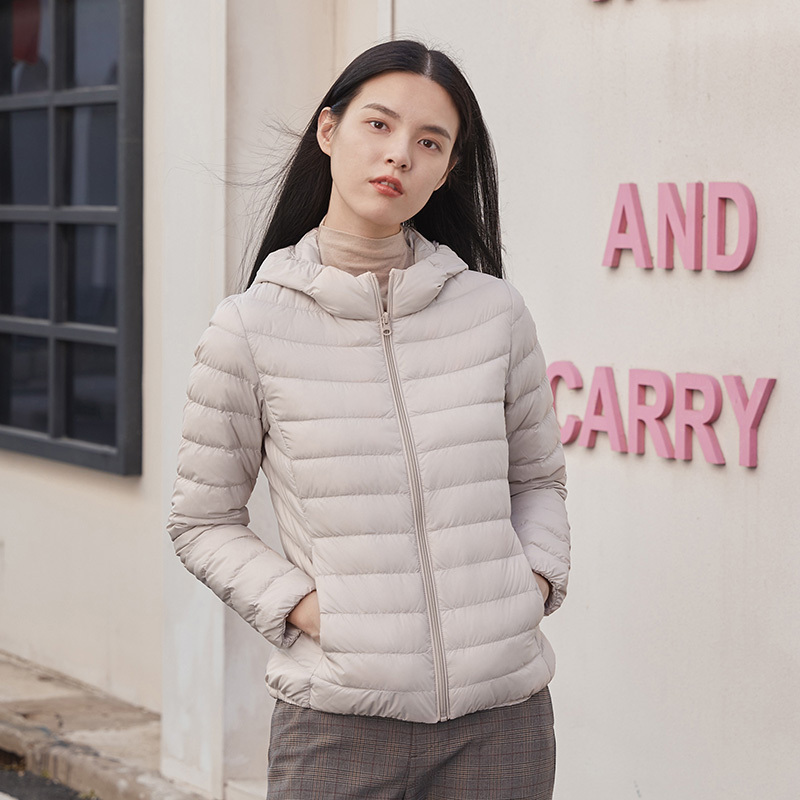 坦博尔2021新品羽绒服女轻薄连帽短款修身时尚保暖秋冬外套TD19152