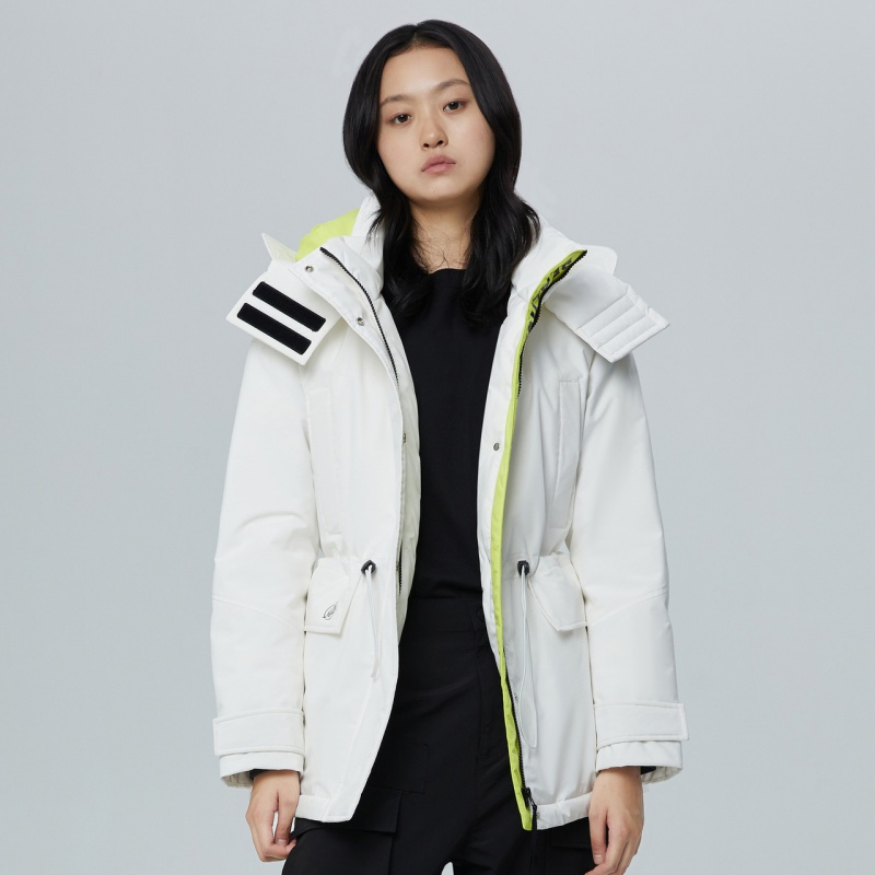 波司登羽绒服2020年新款女收腰撞色鸭绒休闲时尚外套冬风衣白色