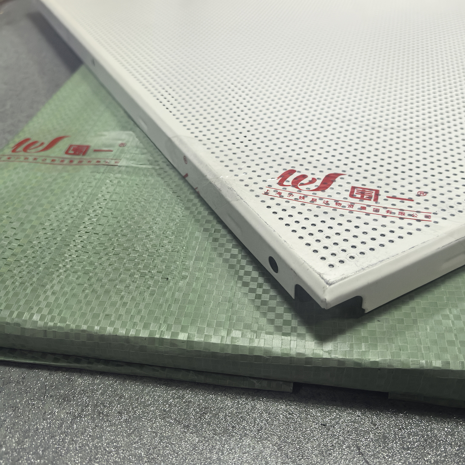 围一 工程铝扣板 600*600*1mm 无孔 对冲孔 全孔可选 片高清大图