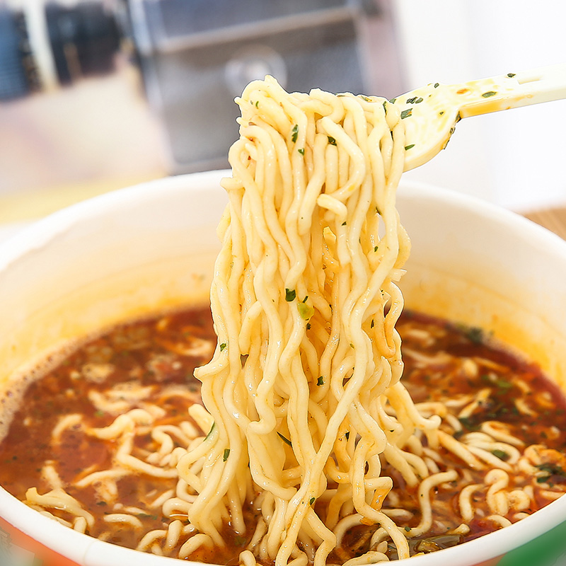 康师傅 方便面 大食桶香辣牛肉桶面143g*12 泡面整箱速食 方便食品高清大图