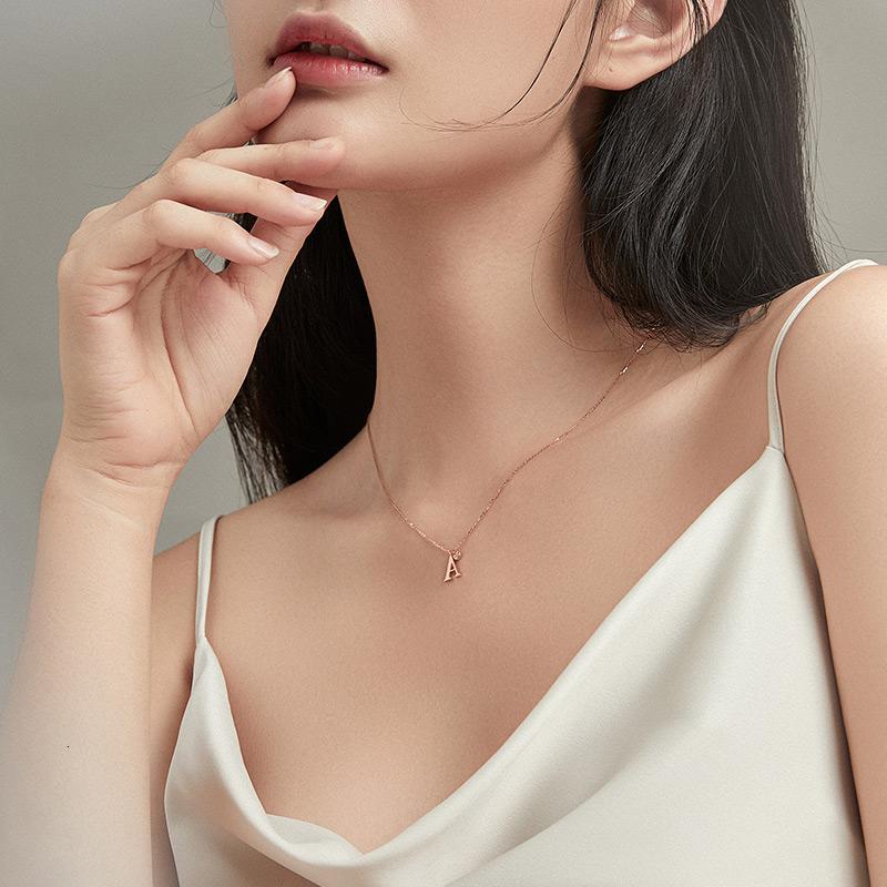 周六福zhouliufu18k金钻石项链女士璀璨群镶字母搭配锁骨链坠正品官方