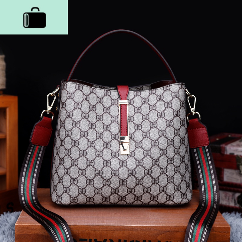 水桶包包2020新款潮凯狄欧真皮宽肩带单肩手提女包复古百搭斜挎包NEWLAKE 酒红色