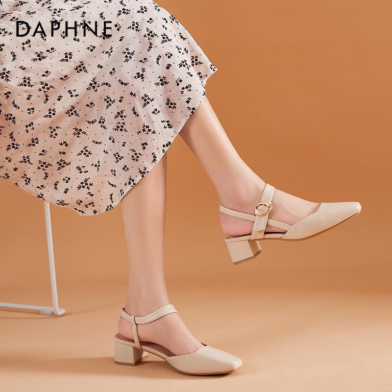达芙妮包头凉鞋女粗跟2021年新款后空单鞋一字带仙女风中跟女鞋夏视频