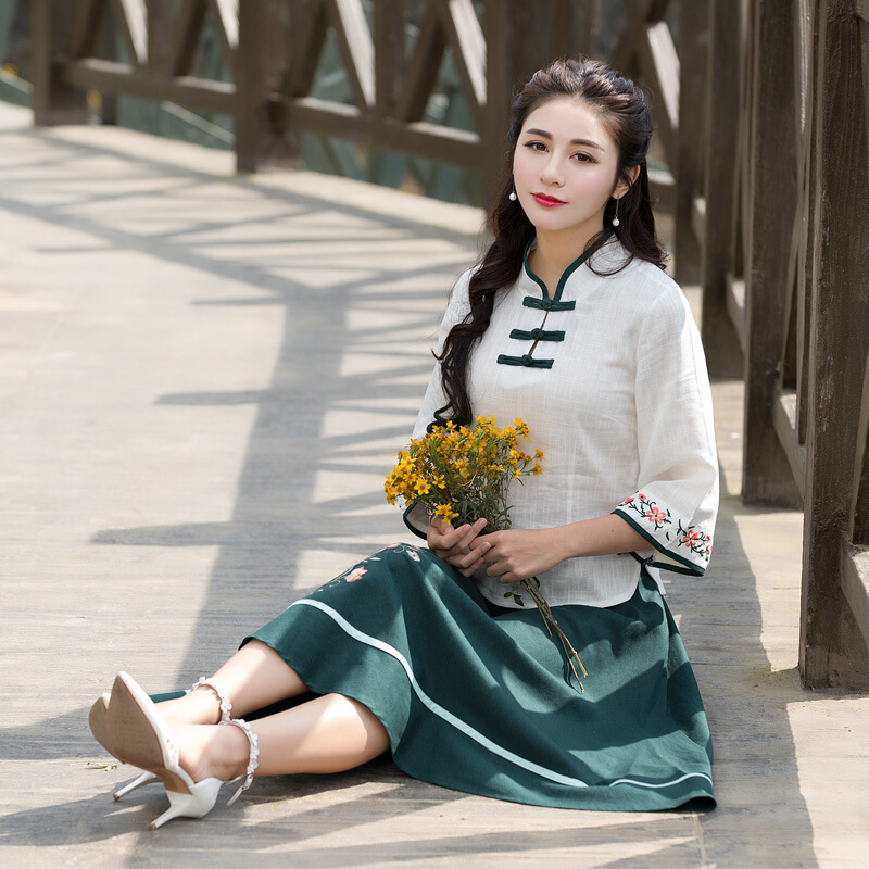 2018夏季新品民族风复古女装棉麻绣花改良旗袍唐装汉服上衣茶艺服白色仅上衣