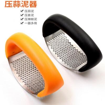 不锈钢压蒜器 家用手动捣蒜器厨房姜汁蒜蓉捣碎器环形蒜泥器 黑色