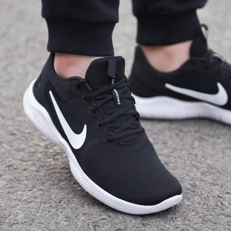 Nike耐克男鞋2021冬季新款FLEX 9赤足轻便透气跑步鞋