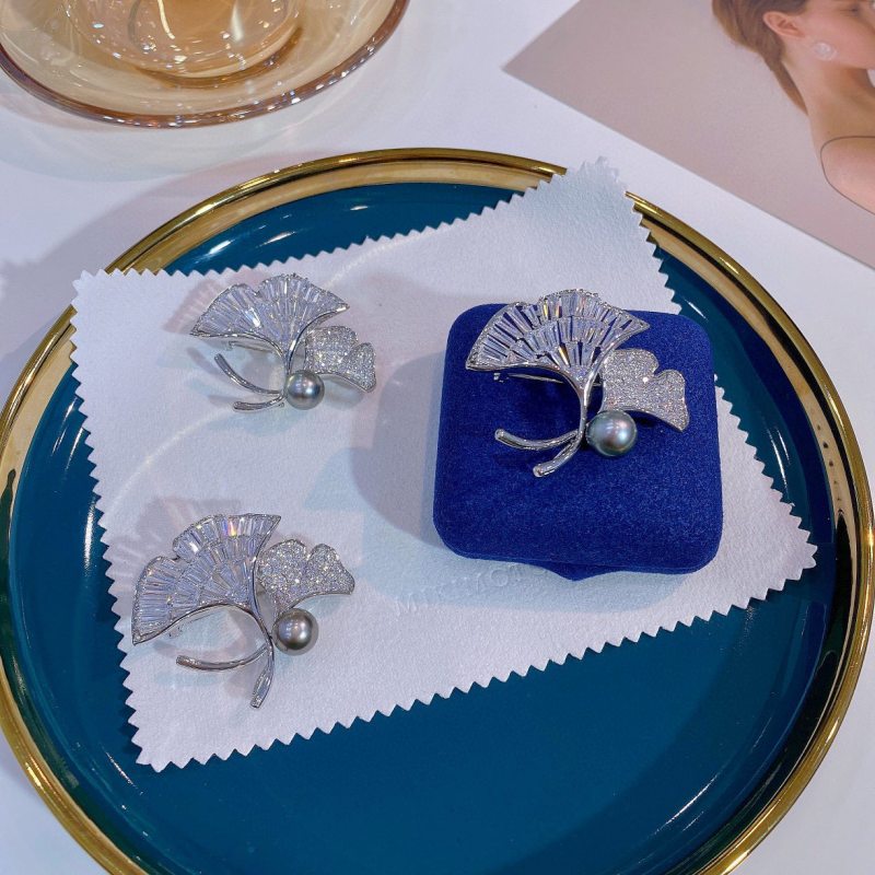 气质银杏叶百搭锆石微镶胸针女西装毛衣大衣胸花个性别针高档礼品-金色高清大图