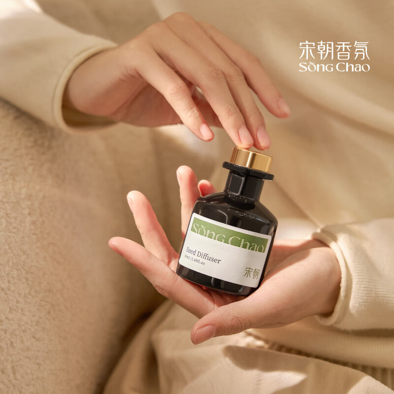 宋朝悦己系列香薰礼盒[栀子花开]无火香薰+[青松]刺绣香包+[月下桂影]护手霜+[春雨清茶]衣物香氛喷雾高清大图