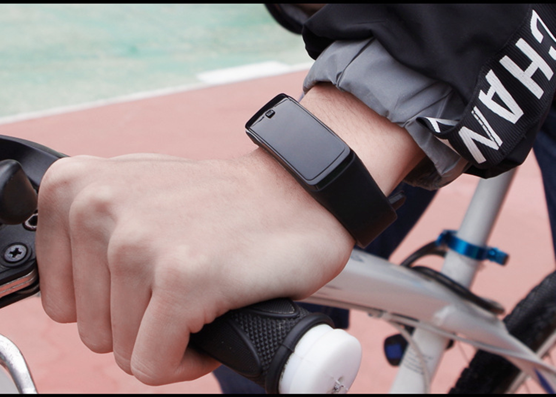 【买手表赠送手表】韩版热卖款学生时尚运动手环二代墨镜led手表硅胶果冻电子手表高清大图