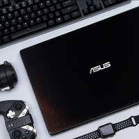 华硕(ASUS)顽石A555QG四核AMD®A12-9700P 8GB 256GB固态 15.6英寸双显卡办公娱乐游戏笔记本电脑 红黑玛雅纹
