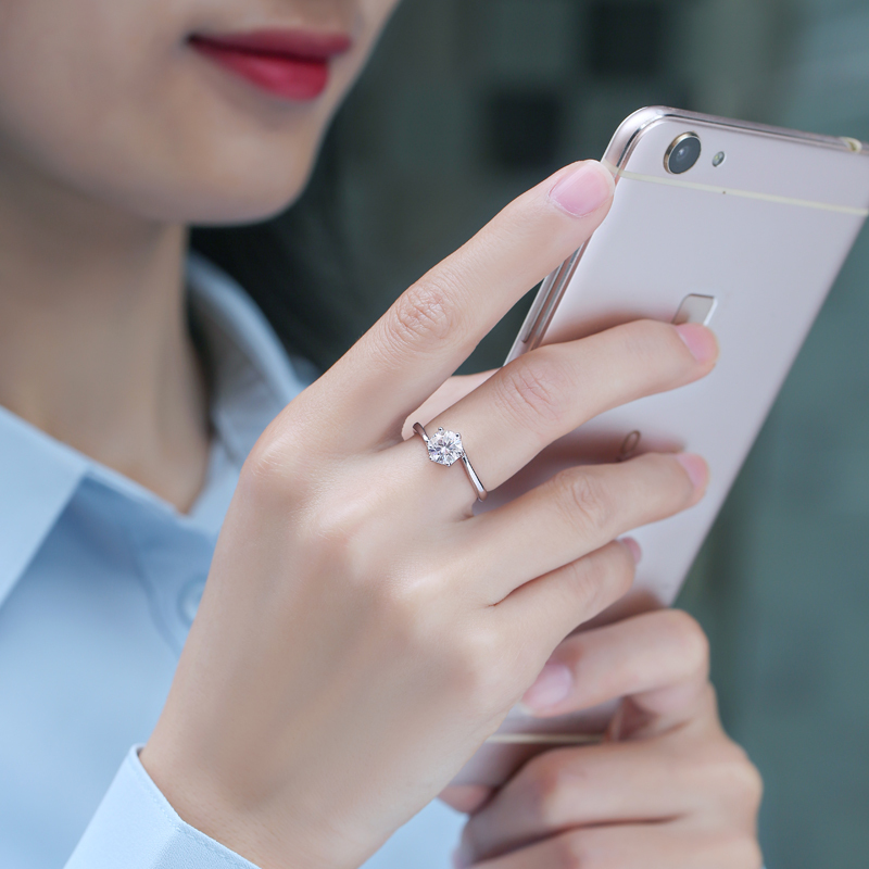 玖钻珠宝 925 银莫桑石戒指 梅花切炫耀时尚六爪钻戒婚戒R8884高清大图