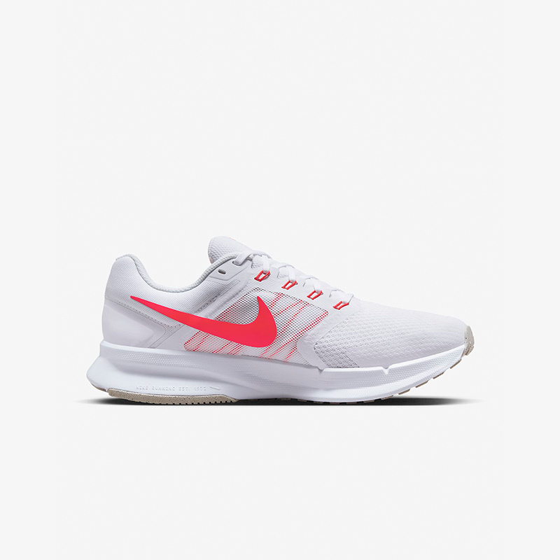 Nike Run Swift 3 减震防滑 低帮 跑步鞋 男款 白红 DR2695-101