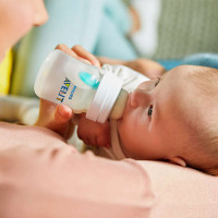 新安怡(Avent)经典系列新生宽口径PP奶瓶套装(125ml 2个、260ml2个、带手柄125ml 1个)
