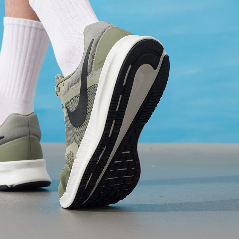 耐克（NIKE）男鞋新款运动鞋低帮轻便舒适RUN SWIFT 3健身训练跑步鞋DR2695-300 ZP高清大图